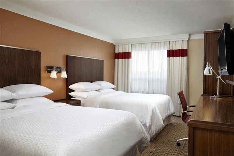 Four Points By Sheraton Kitchener-Ватерлоо Экстерьер фото