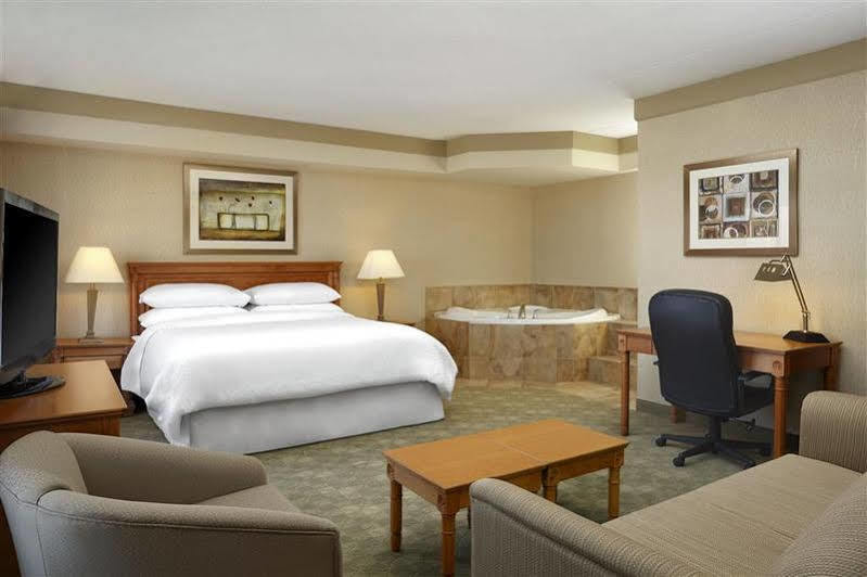 Four Points By Sheraton Kitchener-Ватерлоо Экстерьер фото