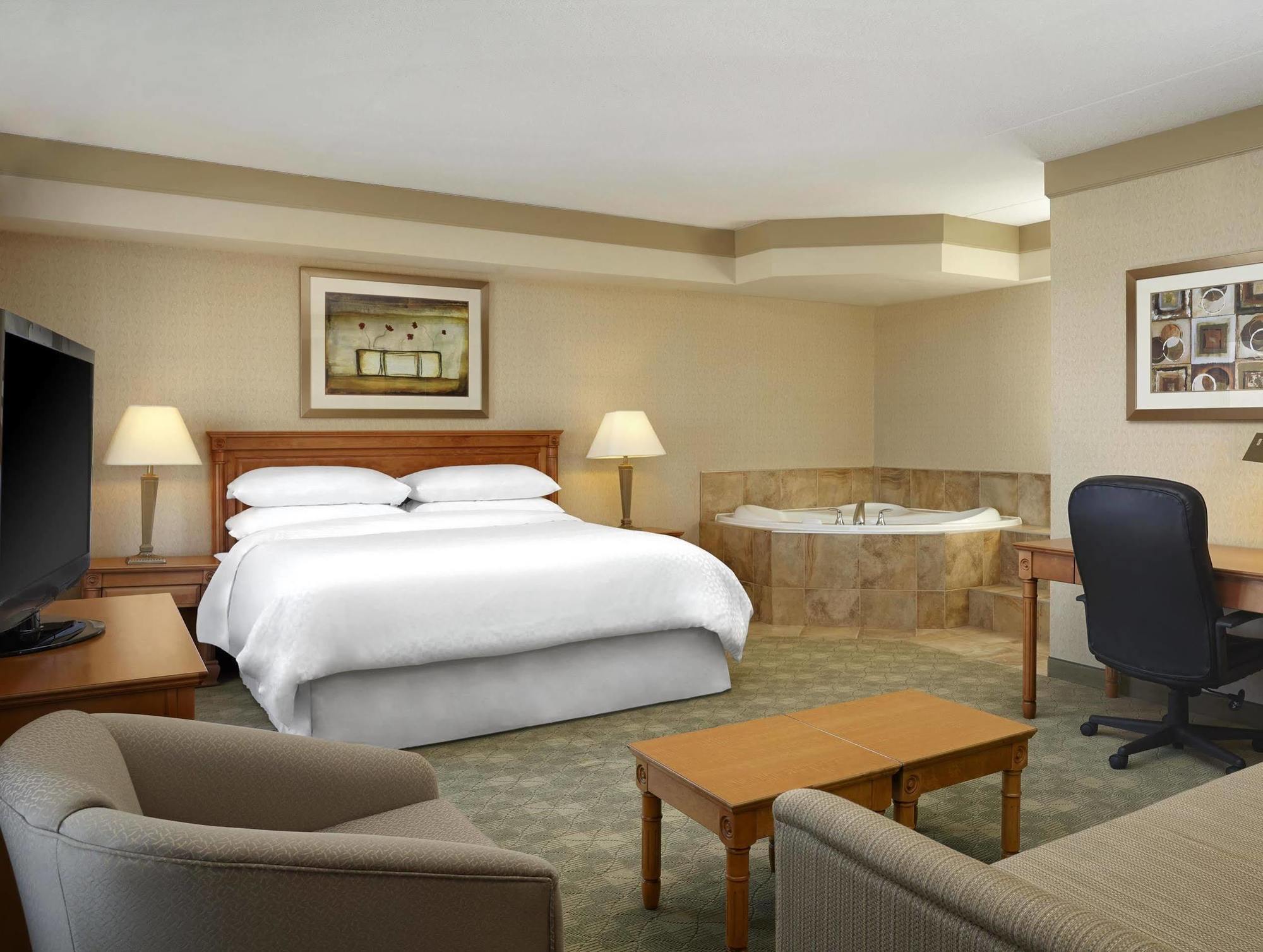 Four Points By Sheraton Kitchener-Ватерлоо Экстерьер фото